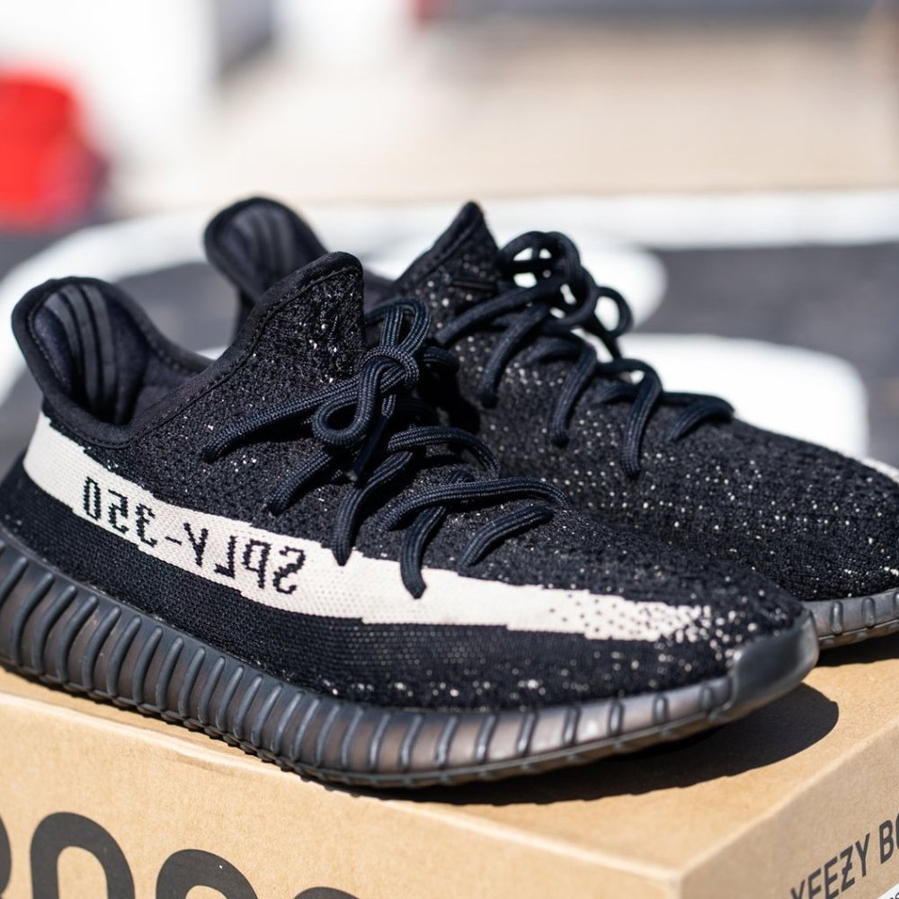 Yeezy 350 V2 Boost Oreo Size 8